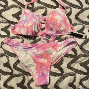 Victoria’s Secret bikini